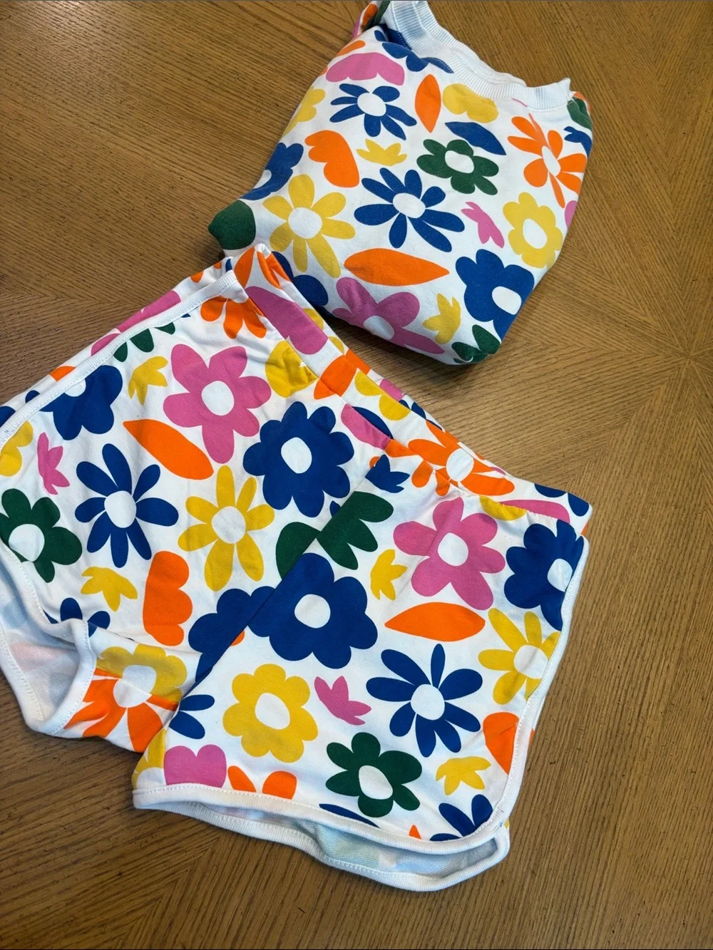 Hanna Andersson floral Print Sweatshirt Shorts Set - Bright Multicolor Flowers